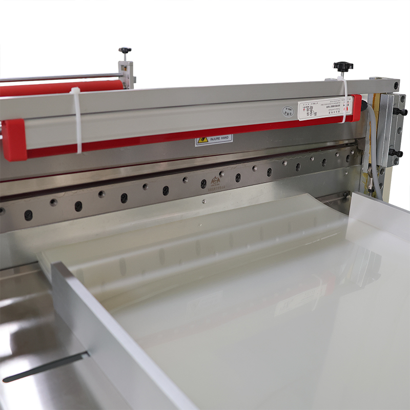 PET/PP/PVC Film Roll To Sheet Cutting Machine
